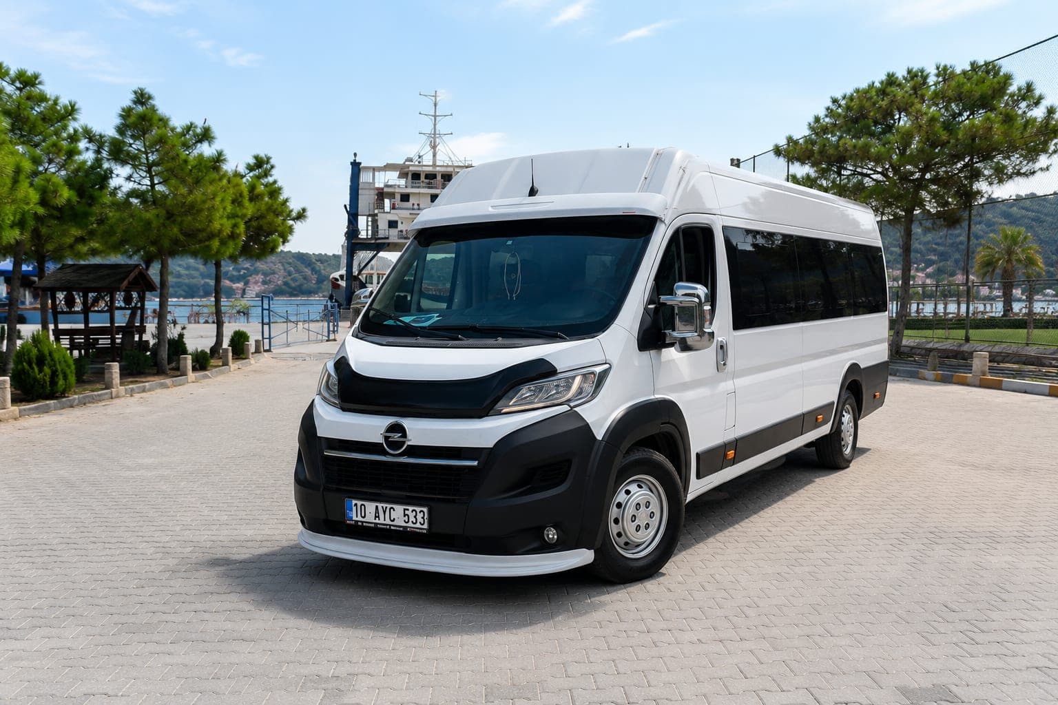Opel Movano minibüsümüz iskele meydanında